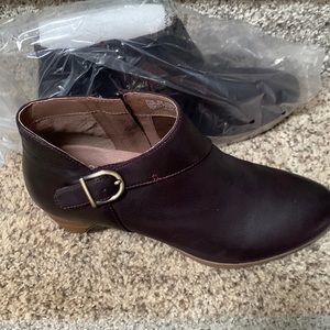Dansko booties size 39 brand new